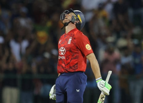 अपना विकेट खोने के बाद निराश बटलर चलते बने