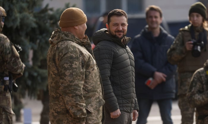 Zelenskiy visits Kherson as Ukraine races to restore power and water in liberated city (theguardian.com)