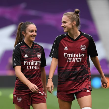 Vivianne Miedema warms up with her partner and teammate Lisa Evans before the Champions League quarter-final against PSG in August.