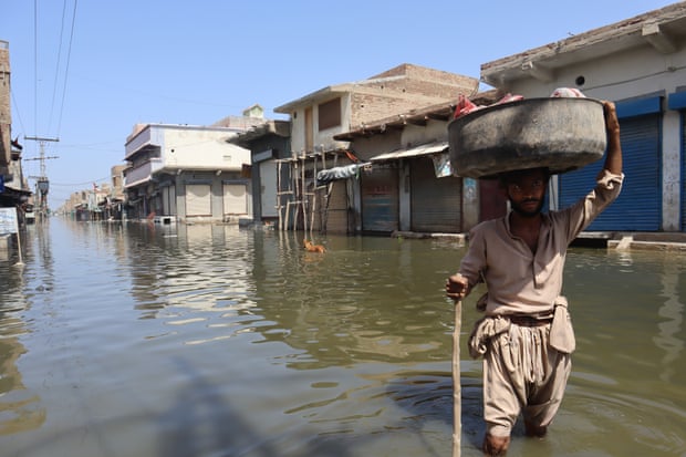 Khalid Hussain, in Khairpur Nathan Shah, says he couldn’t get any help for his father.