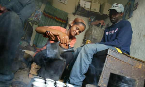 Una caffetteria in Addis Abeba, Etiopia.