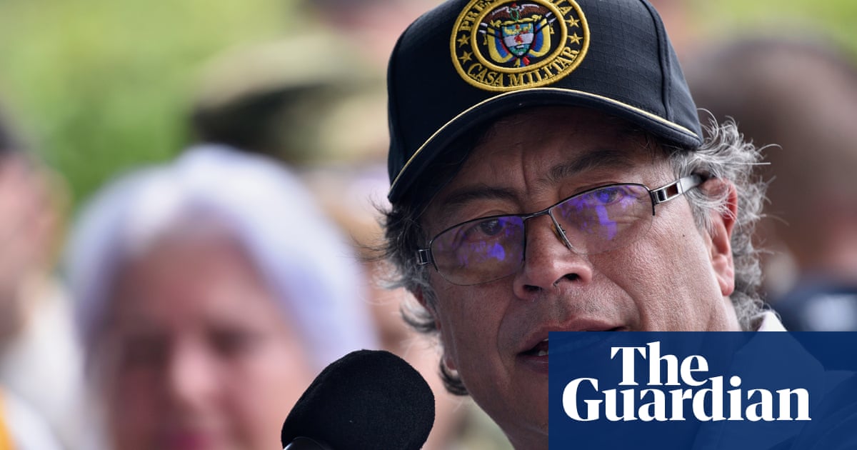 Colombia says 10 armed groups including Farc dissidents agree to ceasefire