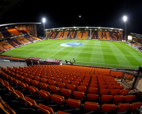 Valley Parade κάτω από τα φώτα.