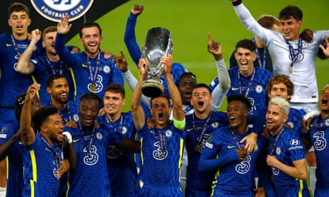 César Azpilicueta (centre) raises the Uefa Super Cup after Kepa Arrizabalaga (top right) made decisive saves for Chelsea in the penalty shootout. 
