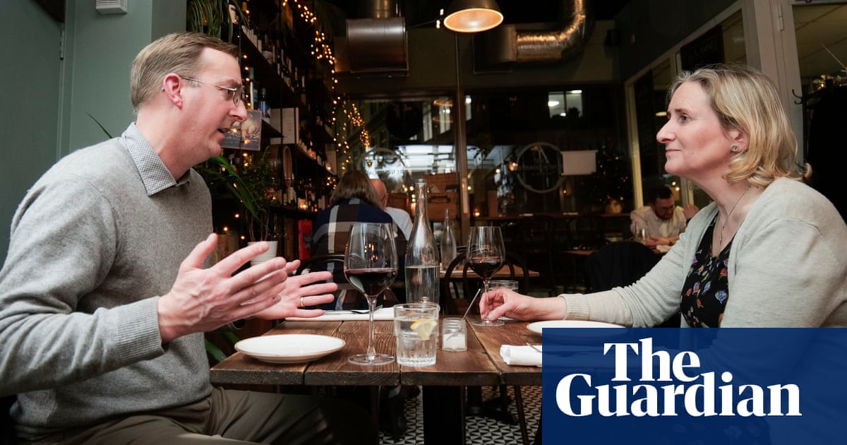 Той е нулев скептик докато тя е убедена в опасностите