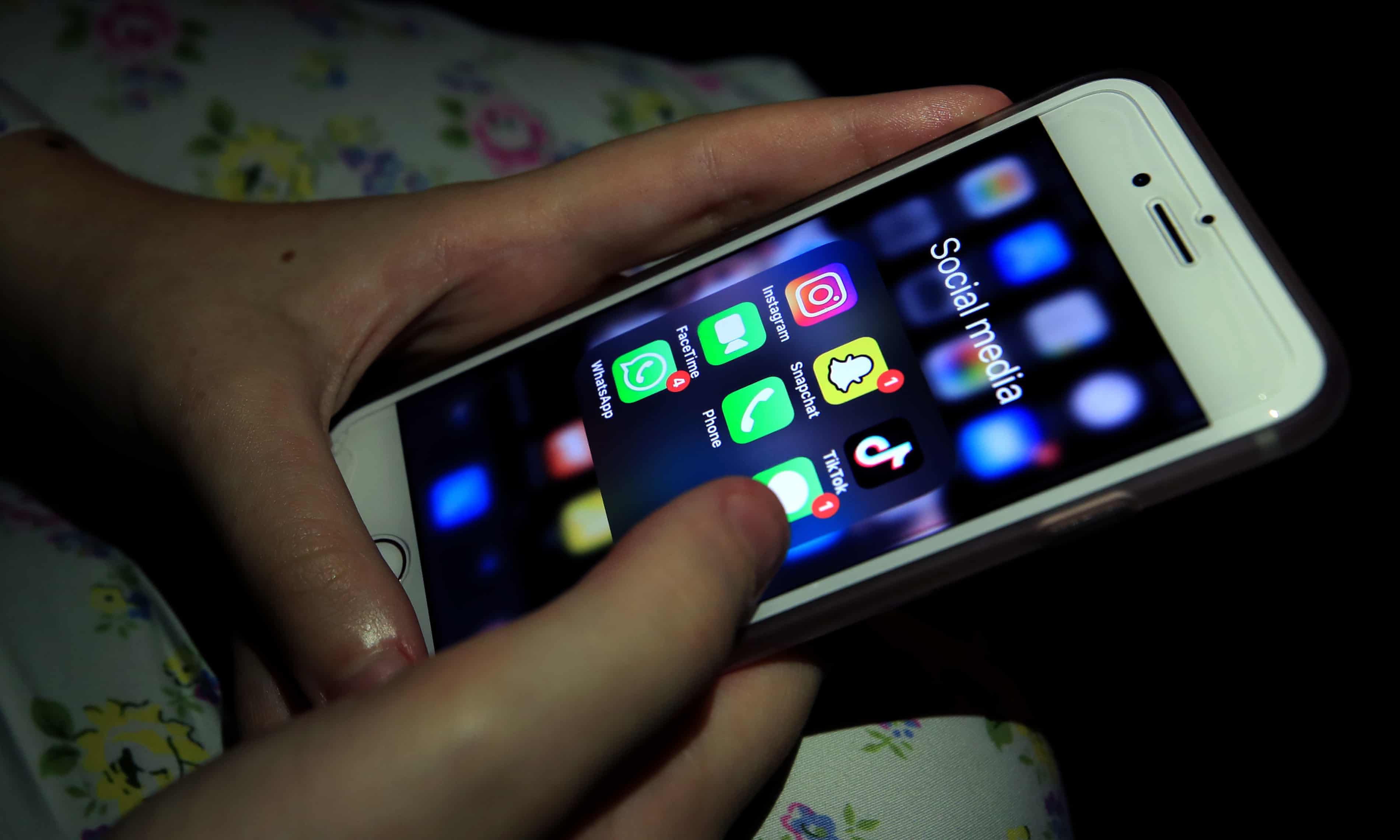 Meta blocks livestreaming by teenagers on Instagram (theguardian.com)