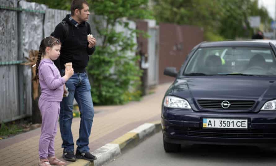 Two people in Bucha eating ice cream.