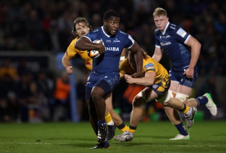 Sale’s Nathan Jibulu advances past the challenge of Newcastle’s Tom Gordon.