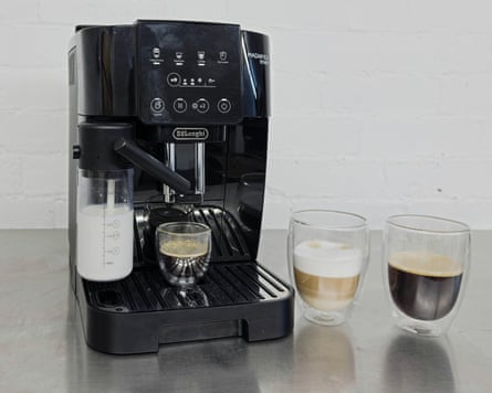 De’Longhi Magnifica Start ECAM220.60 with a full milk carafe and three ready-prepared hot coffee drinks.