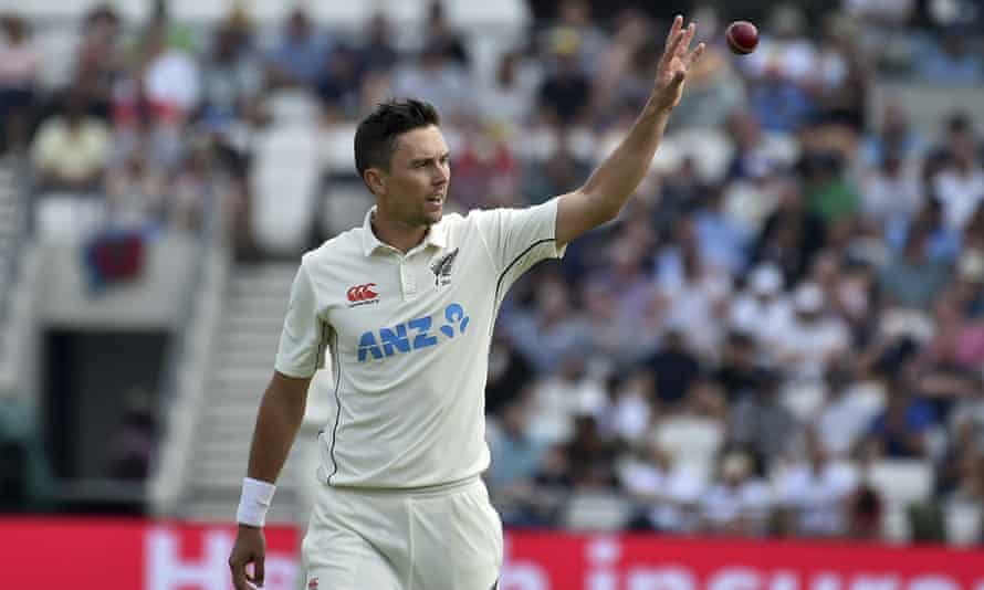 Trent Boult prepares to bowl for New Zealand.