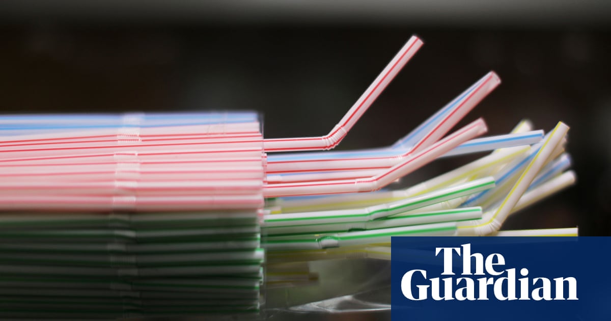Trump to reverse Biden’s plan to phase out plastic straws across US government | Donald Trump Trump to reverse Biden’s plan to phase out plastic straws across US government | Donald Trump