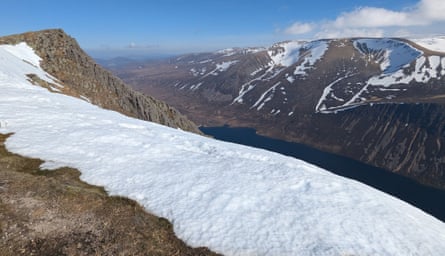 Sgòr Gaoith on the left, Loch Einich below with Braeriach behind.