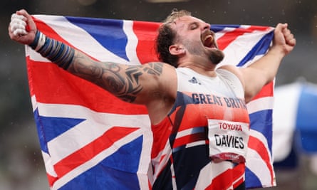 Aled Davies celebrates winning shot put gold at the Tokyo Paralympics in 2021.