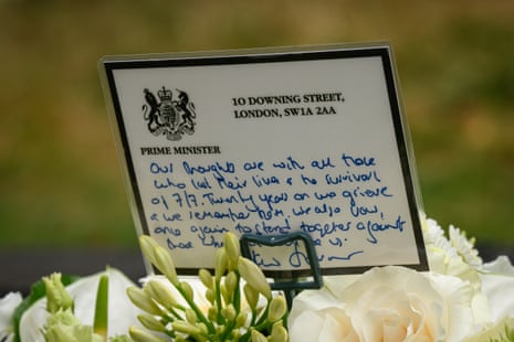 The note on the wreath left by Keir Starmer.