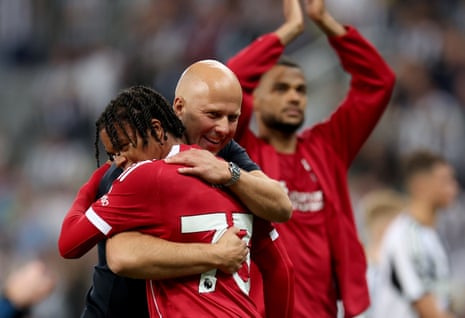 Rio Ngumoha of Liverpool celebrates with manager Arne Slot.