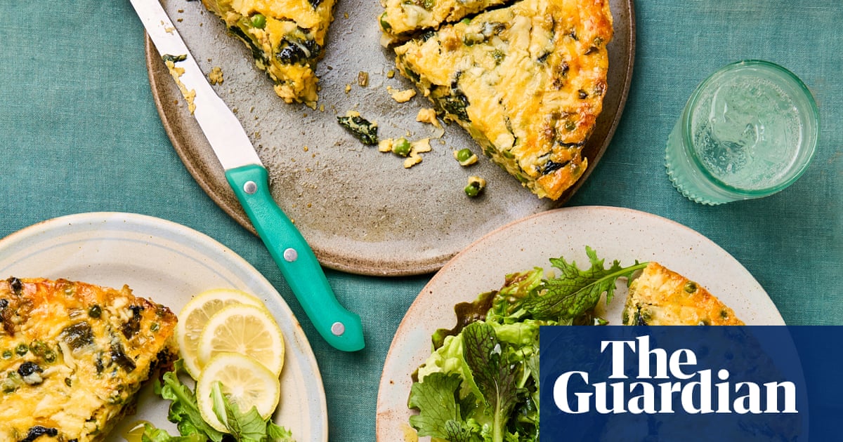 Fórmula vegetariana de Meera Sodha de frittata de espinacas, guisantes y pinrel cheddar | Verduras Fórmula vegetariana de Meera Sodha de frittata de espinacas, guisantes y pinrel cheddar | Verduras