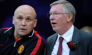 La partida de Sir Alex Ferguson del Manchester United fue seguida por la de Mike Phelan