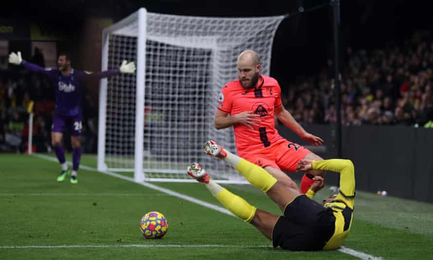 Teemu Pukki of Norwich City clashes with Samir of Watford leading to Norwich City’s first goal.