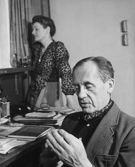 Gropius at home with his second wife, Ise, in 1950