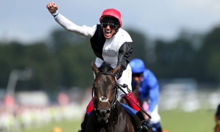 Frankie Dettori memenangkan Derby di Golden Horn pada 2015.
