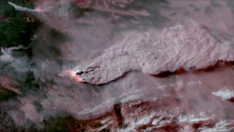 Satellite imagery captures wildfires raging through Oregon – video