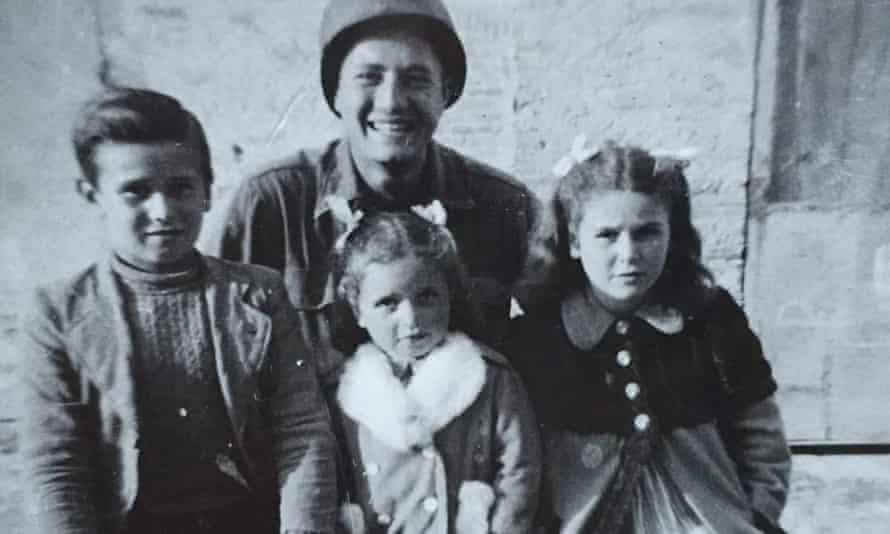 US soldier Martin Adler with Bruno, Mafalda and Giuliana Naldi in 1944.