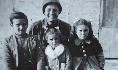 US soldier Martin Adler with Bruno, Mafalda and Giuliana Naldi in 1944.