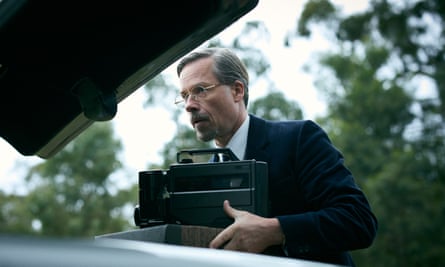 Guy Pearce as the softly-spoken Dr Bryce Latham