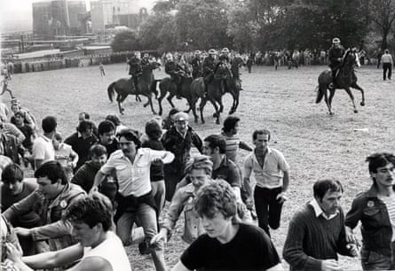 Mounted police charging protesters at Orgreave in 1984.