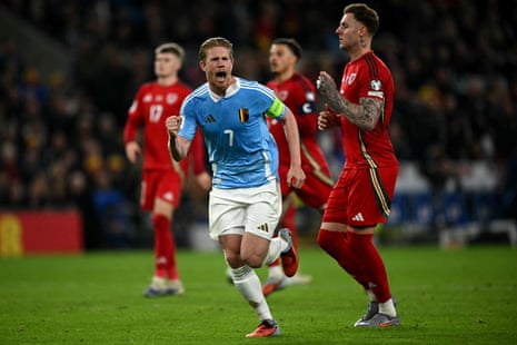 Kevin De Bruyne celebra gol pela Bélgica em partida contra o País de Gales