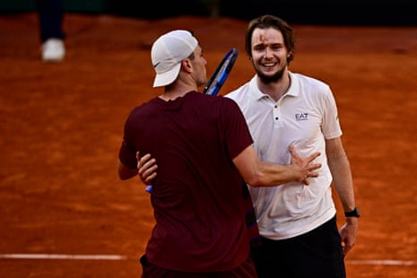 Jack Draper congratulates Alexander Bublik after their fourth-round match in Paris
