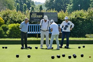 Bowlers take to the green at Henley-on-Thames