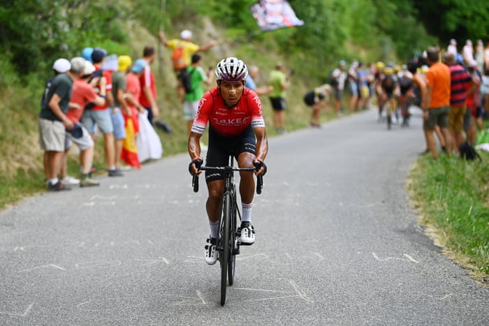 Quintana goes past Latour in the finals stages.