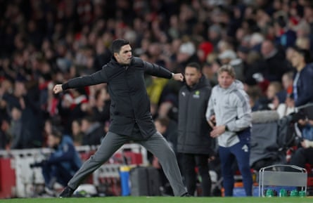 Mikel Arteta celebrates Arsenal beating Brighton 2-1