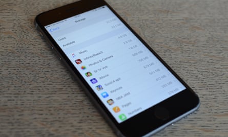 Iphone 6s Review A Very Good Phone Ruined By Rubbish Battery Life Apple The Guardian Iphone 6s Review A Very Good Phone Ruined By Rubbish Battery Life Apple The Guardian