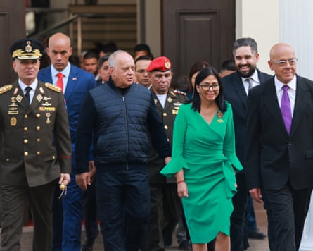Delcy Rodríguez with members of her administration