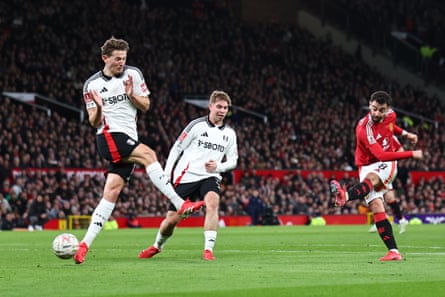 Bruno Fernandes scores Manchester United’s equaliser with a fine finish.