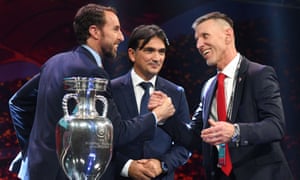 Gareth Southgate, Zlatko Dalic de Croacia y Jaroslav Silhavy de la República Checa en el sorteo Euro 2020 de noviembre de 2019 en Bucarest