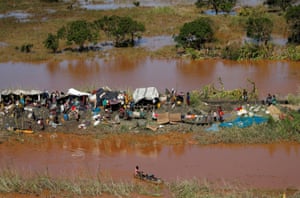 Stranded locals in Buzi after Cyclone Idai.