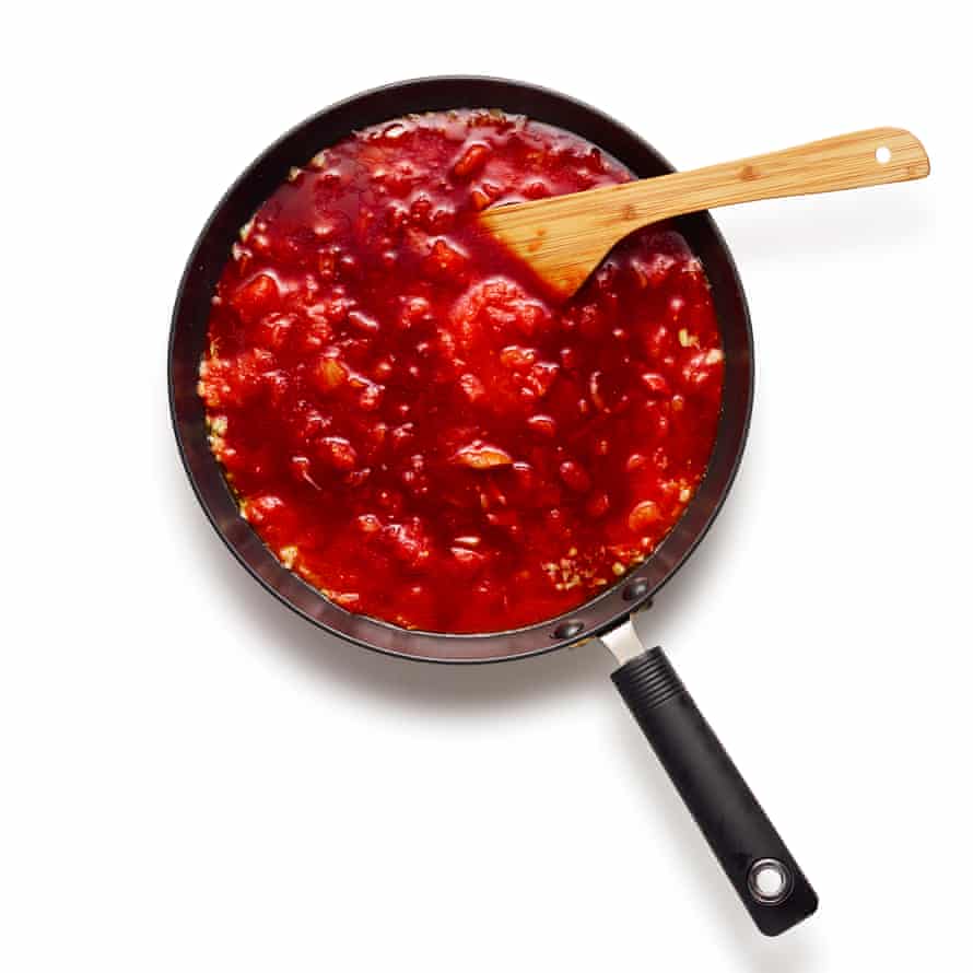 Felicity Cloake’s parmigiana 03 start tomato sauce