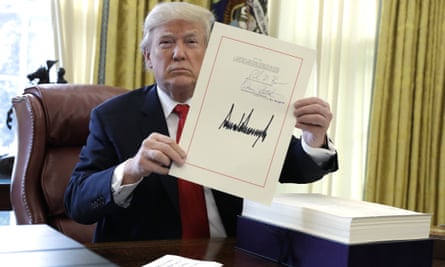 Trump signs a $1.5tn tax cut in 2017