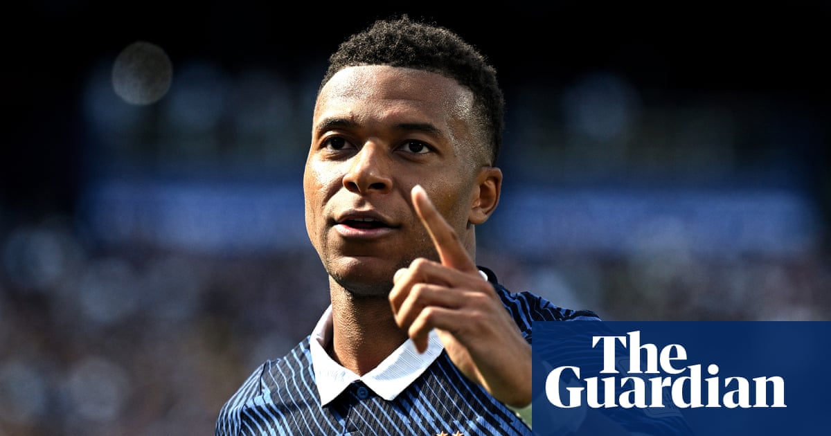 Kylian Mbappé hungry for Golden Boot battle with Messi as he sings Les Bleus
