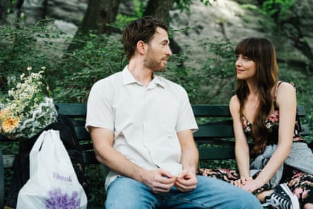 Chris Evans as John and Dakota Johnson as Lucy in Materialists.
