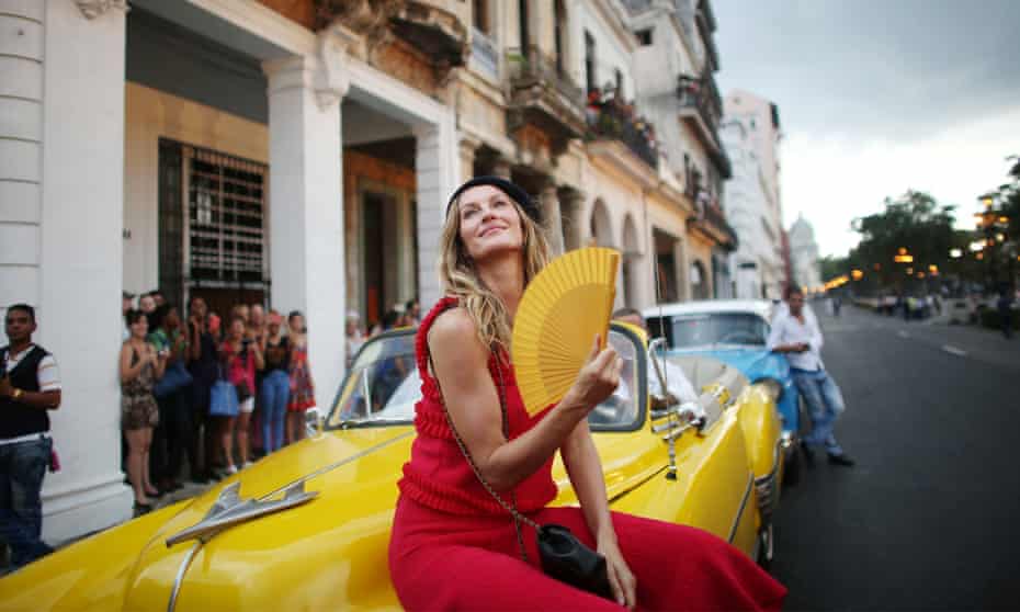 Fanning the controversy: Gisele poses before the Chanel show at Paseo del Prado in Havana.