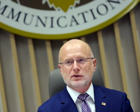 Дональд Трамп і Брендан Карр під час обговорення