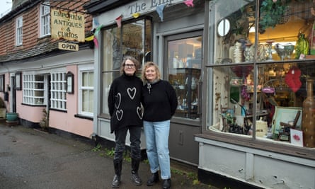 Kath Bourg and Fiona Quelch.