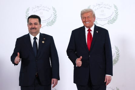 Trump and Sudani with thumbs up