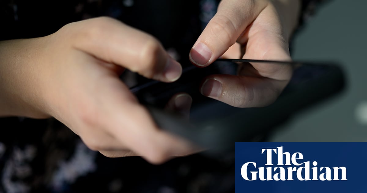 YouTube should not be exempt from Australia's under-16s social media ban, eSafety commissioner says