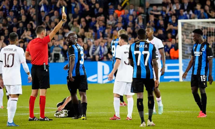 Lionel Messi est averti lors du match nul 1-1 du PSG au Club de Bruges