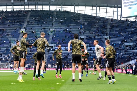 Leeds United players warm up at Tottenham